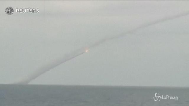 Siria, i missili russi centrano le basi dei jihadisti
