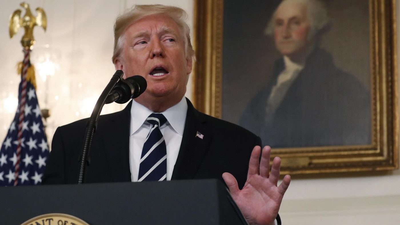 Iran, Trump non certificherà l’accordo sul nucleare: “Non è nel nostro interesse”