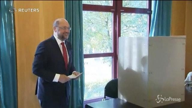 Germania alle urne, Schulz al voto nel suo seggio
