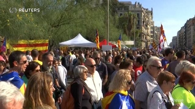 Barcellona: migliaia di persone in piazza