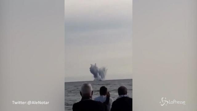 VIDEO Aereo militare cade in mare a Terracina