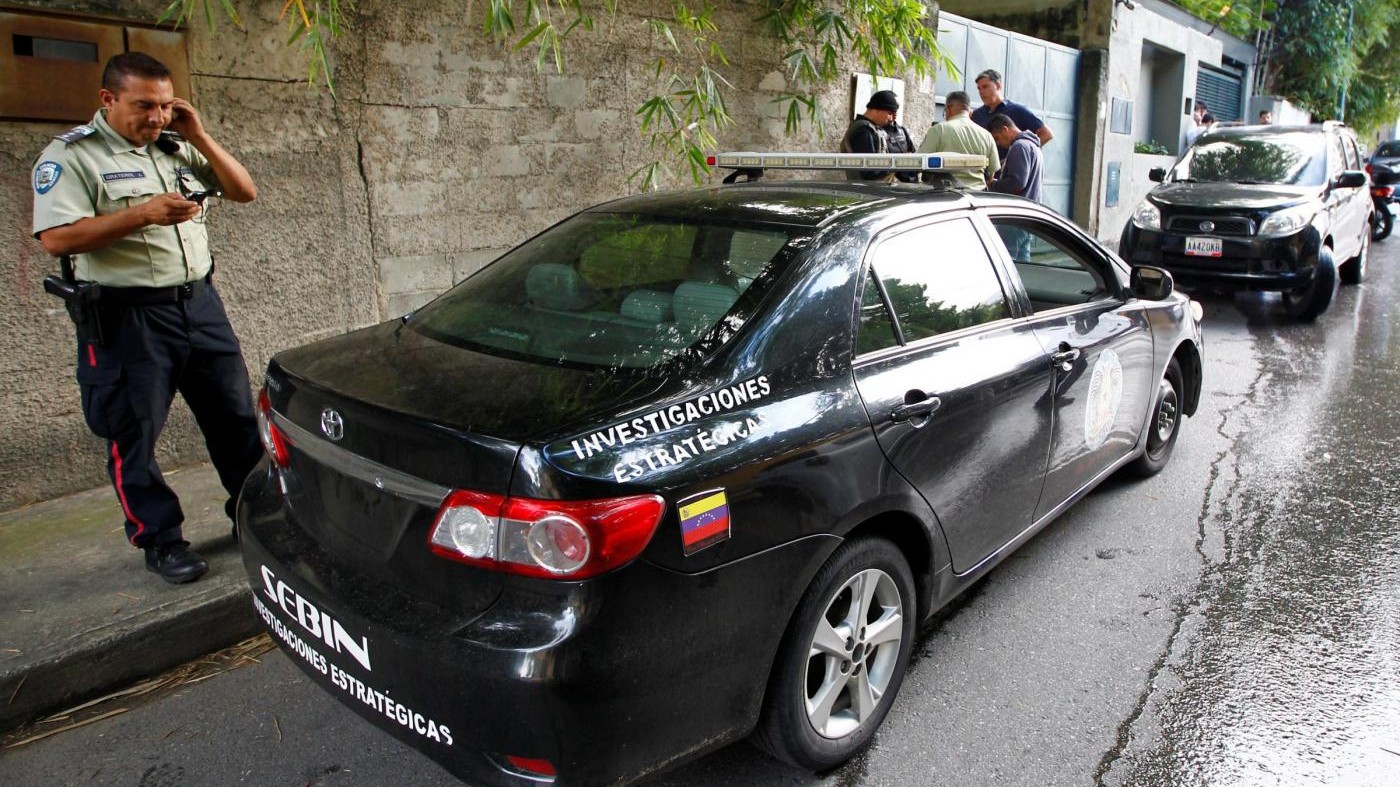 Venezuela, rilasciati i tre giornalisti arrestati. Tra loro anche l’italiano Di Matteo