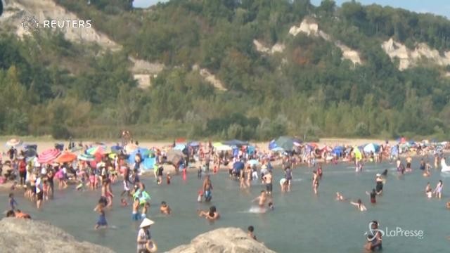 VIDEO Canada, 40° percepiti: spiagge prese d’assalto