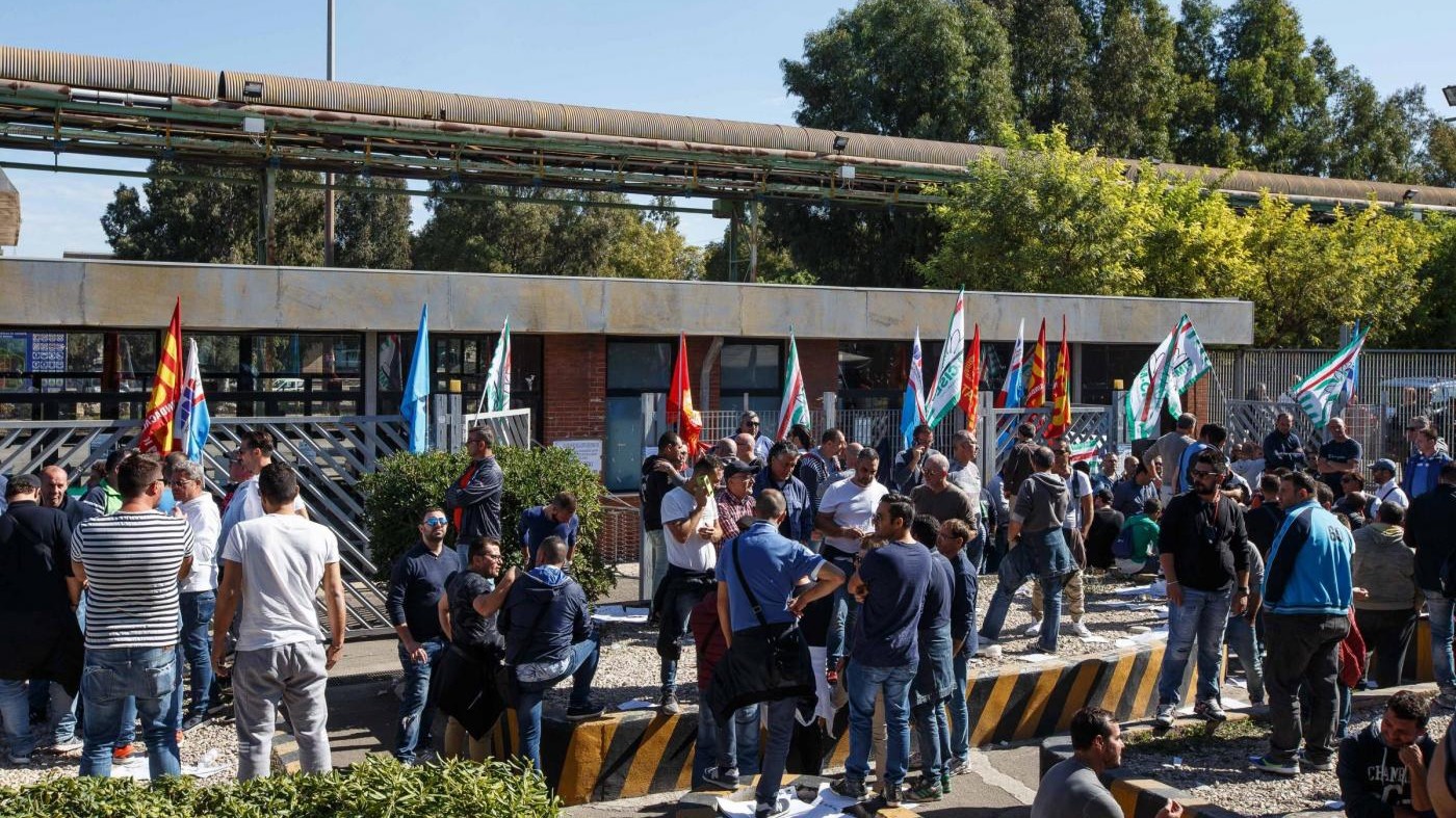 Ilva, sciopero contro i tagli: “Adesione totale in tutti gli stabilimenti”