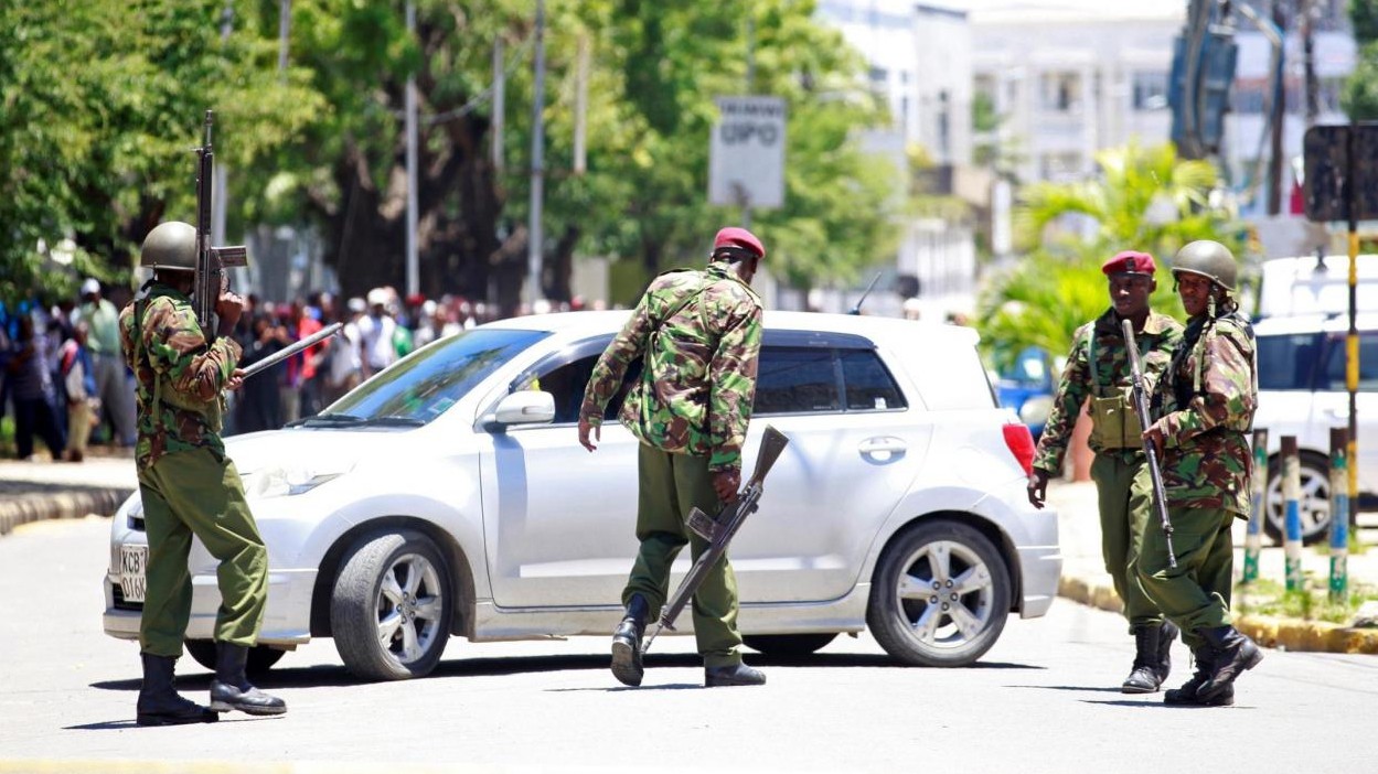 Kenya, uomini armati aprono il fuoco davanti università a Mombasa: due impiegate uccise
