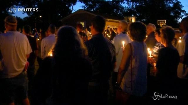 VIDEO Nashville, fiaccolata in ricordo delle vittime della sparatoria in chiesa