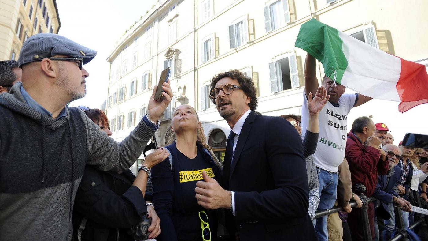 Legge elettorale, il governo autorizza la fiducia. Di Maio: “Da domani due giorni in piazza”