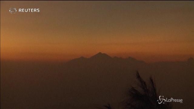 Indonesia, il vulcano minaccia l’eruzione