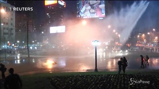 Scontri in Cile tra polizia e manifestanti