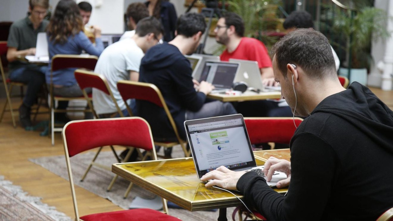 Cresce lo smart working in Italia: 305mila lavoratori agili, +14%