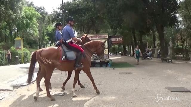 Roma: carabinieri a cavallo per vigilare sulle aree verdi