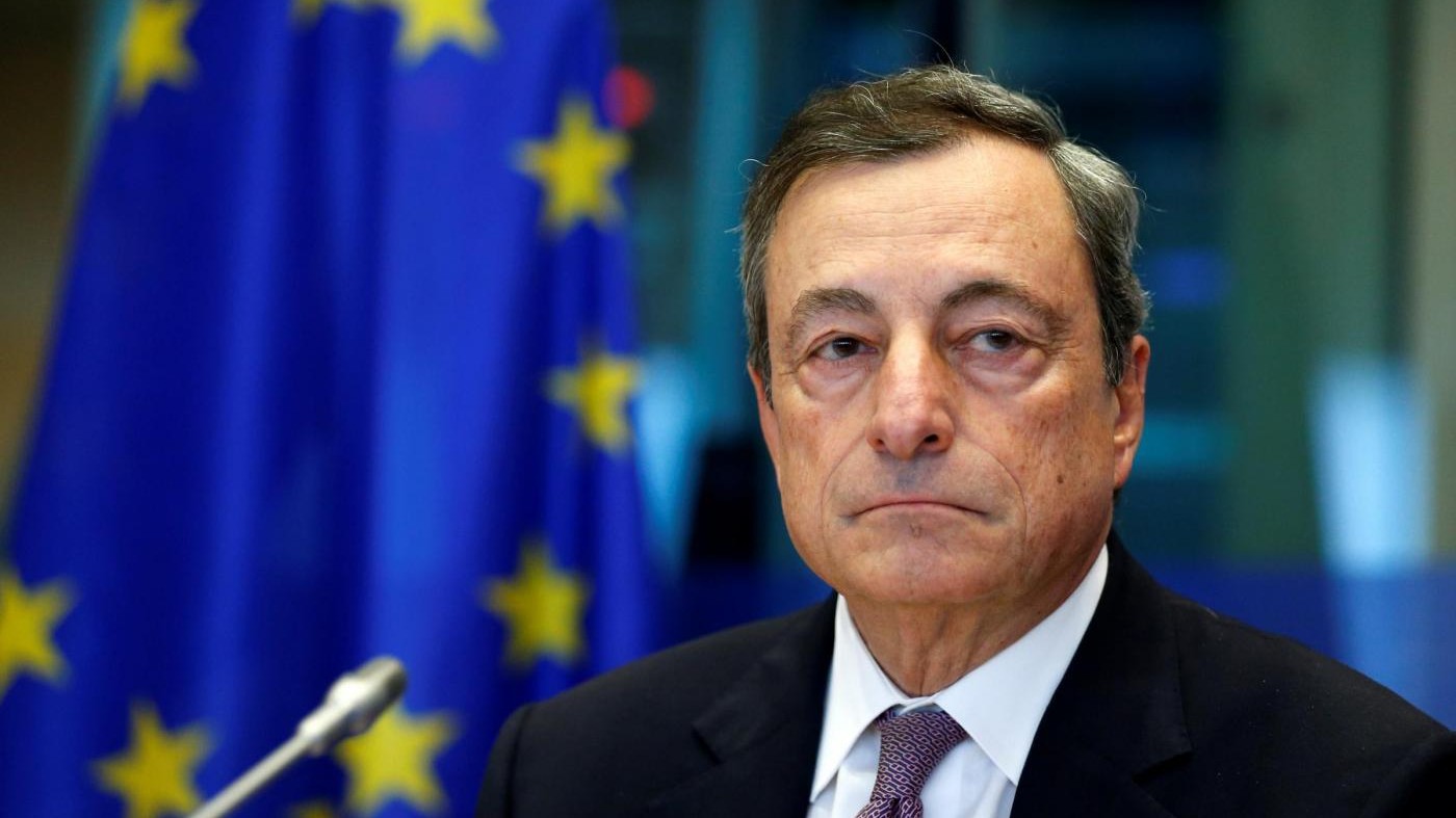 Bce, Draghi difende Qe: “Creati 7 milioni di posti di lavoro”. Sponda da Lagarde