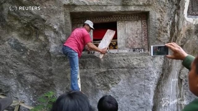 Le commemorazioni funebri dei Toraja in Indonesia