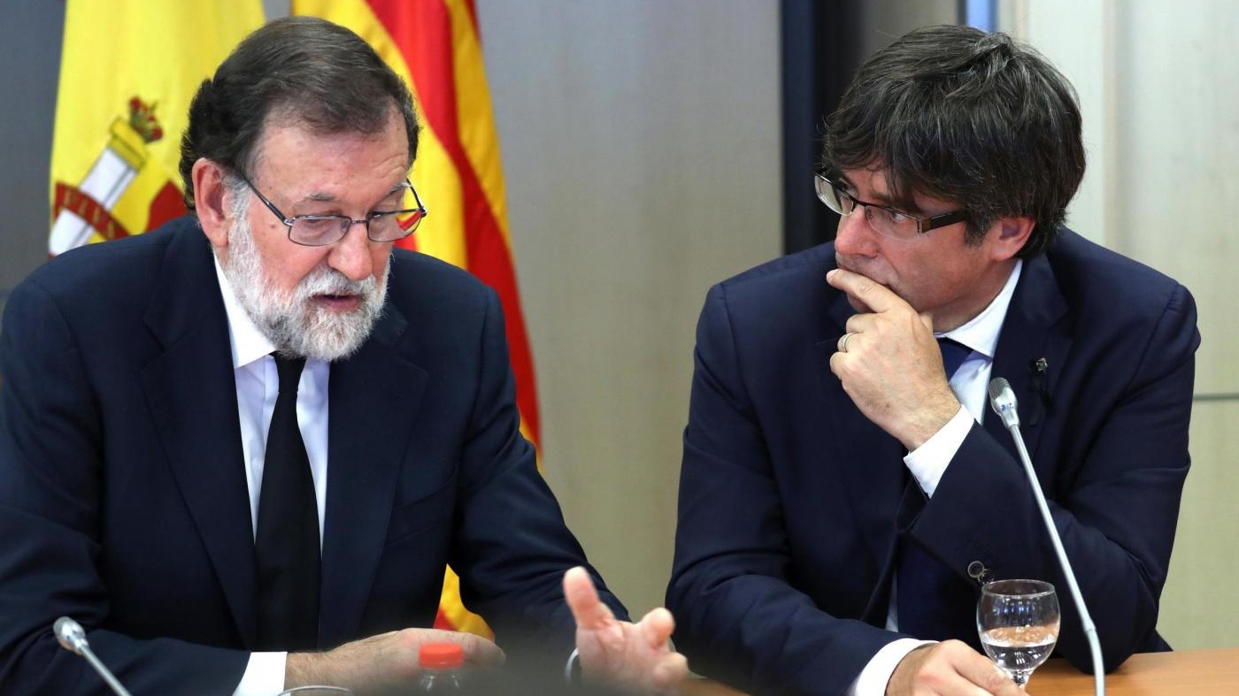 Catalogna, pressione su Puigdemont: countdown per risposta a Madrid