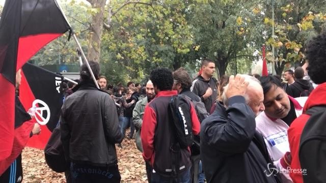 G7, al via raduno corteo anti vertice a Torino: timori dopo tensioni di venerdì