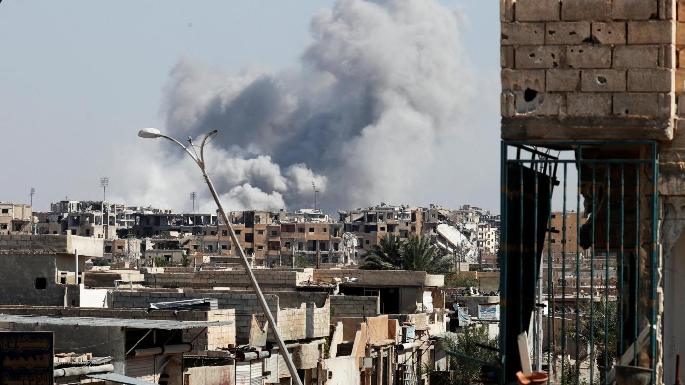 Siria, le milizie curde annunciano: “Oggi o domani Raqqa sarà libera dall’Isis”