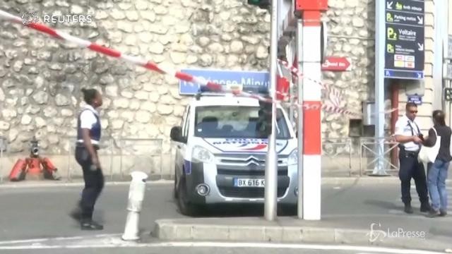 Marsiglia, accoltella passanti: due morti