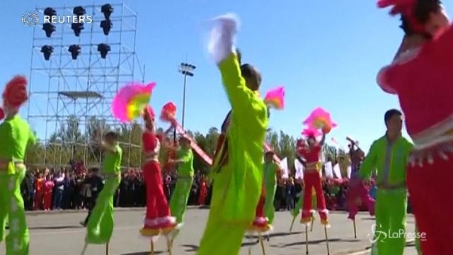 Cina, 12.000 danzatori al ballo da Guinness