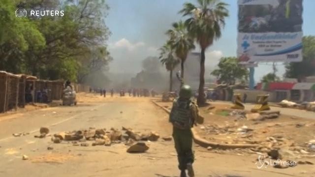 Kenya, proteste per elezioni fasulle: polizia usa gas lacrimogeni contro la folla