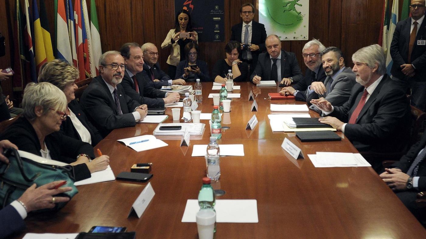 Lavoro, Poletti annuncia: “Sgravi per giovani fino a 35 anni nel 2018”