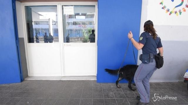 Napoli, maxiblitz a Scampia