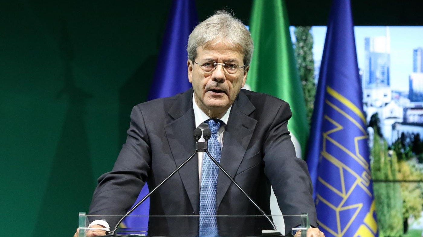 Legge di bilancio, Gentiloni: No lacrime e sangue. Padoan: Priorità lavoro giovani