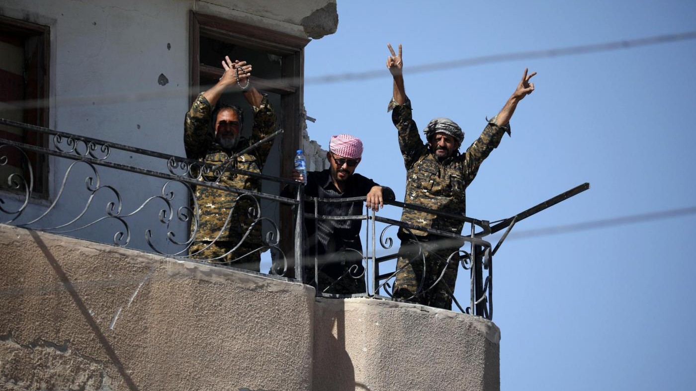“Raqqa è libera”: i curdi si riprendono la capitale dell’Isis
