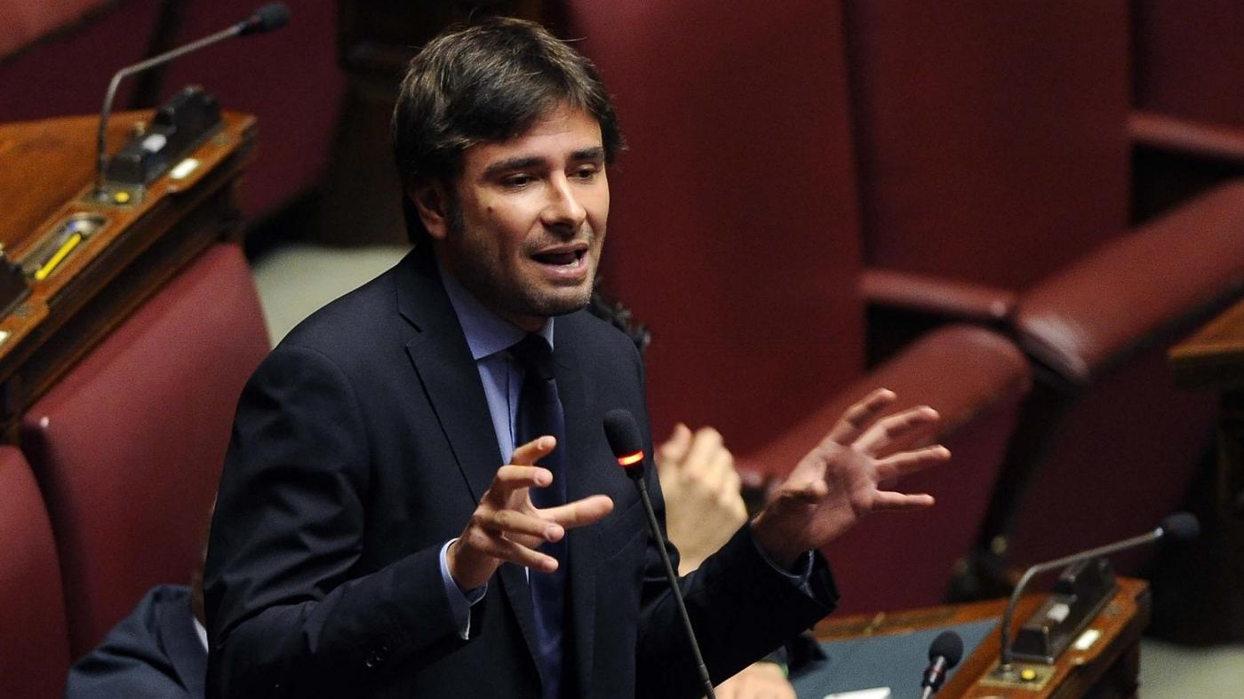 Gentiloni parla di Ue, Di Battista attacca: “Lei è solo un fantasma”