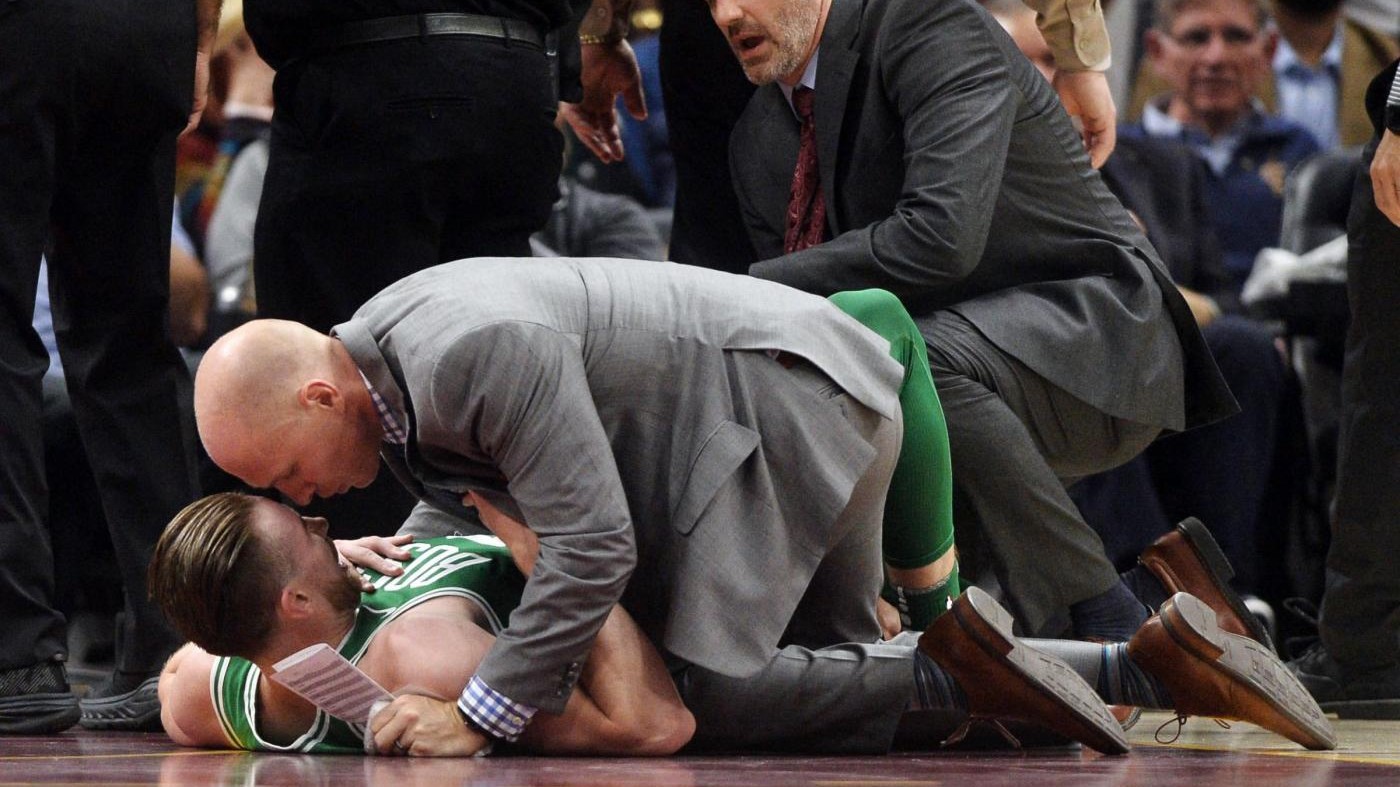 Nba, Cleveland batte Boston, infortunio choc per Hayward