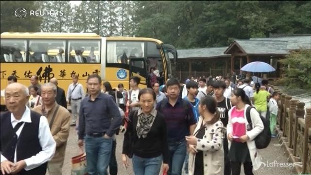 Cina, affluenza record sul Monte Jiuhua nel giorno di festa nazionale