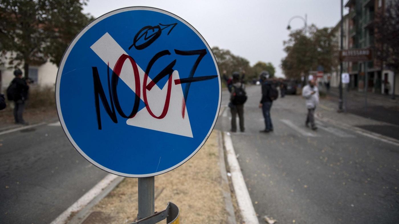 ‘No G7 per un mondo senza confini’, il corteo degli antagonisti a Ischia