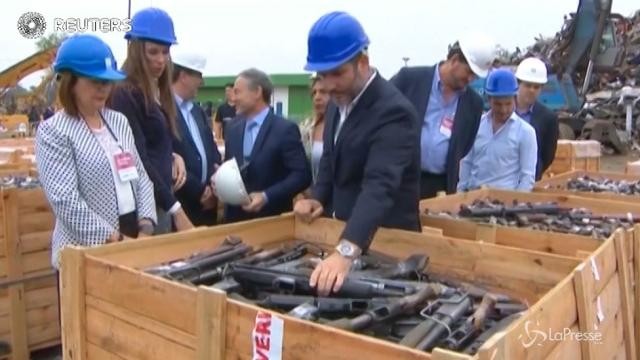 VIDEO Argentina, distrutte 30mila armi sequestrate
