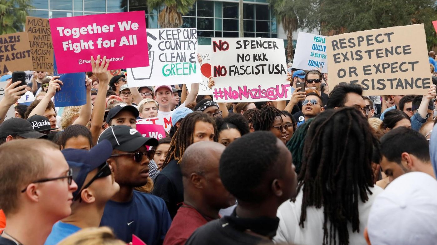 Usa, proteste ‘zittiscono’ discorso di suprematista bianco in Florida