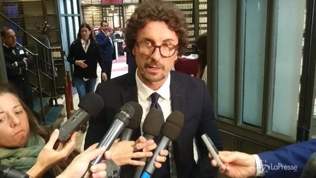 Rosatellum bis, Toninelli: “Ennesima legge porcheria”