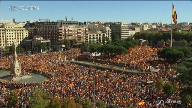 VIDEO Migliaia in piazza a Madrid in difesa dell’unità della Spagna