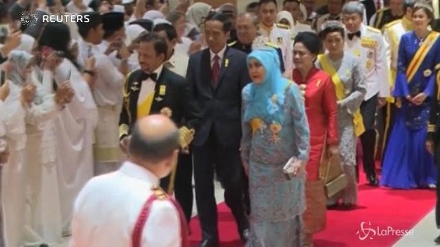 Brunei, i 50 anni di regno del sultano: il suntuoso banchetto
