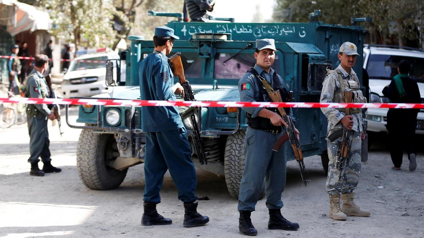 Afghanistan, attacchi kamikaze in due moschee: 50 morti