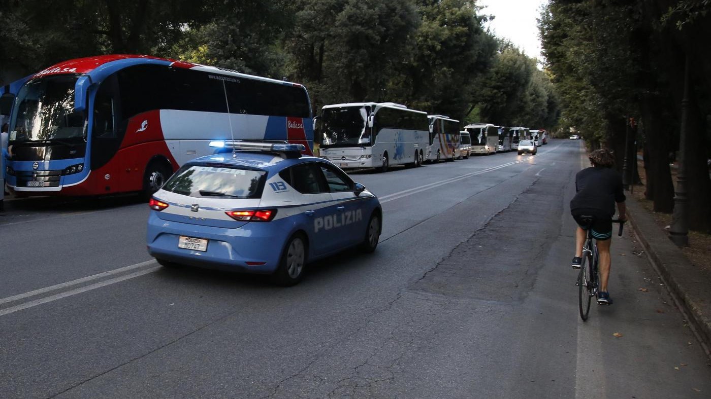 Roma, arrestato stupratore di villa Borghese: violentò clochard tedesca