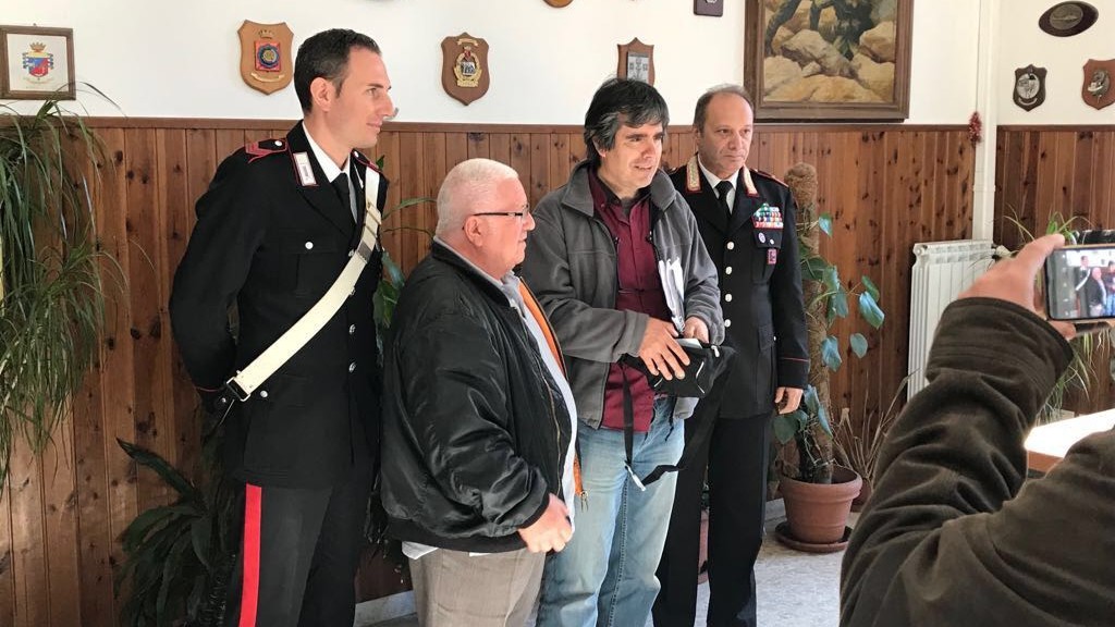 Anziano restituisce borsa con 2mila euro: “Ho fatto una cosa normale”