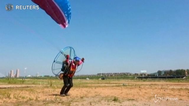 La nonnina volante: a quasi 70 anni sul parapendio