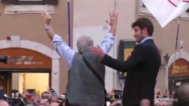 Di Battista difende il padre dopo il tentato schiaffo al generale Papallardo