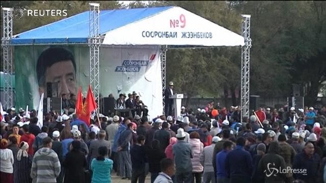 Kirghizistan: i coloriti comizi dei candidati alla presidenza