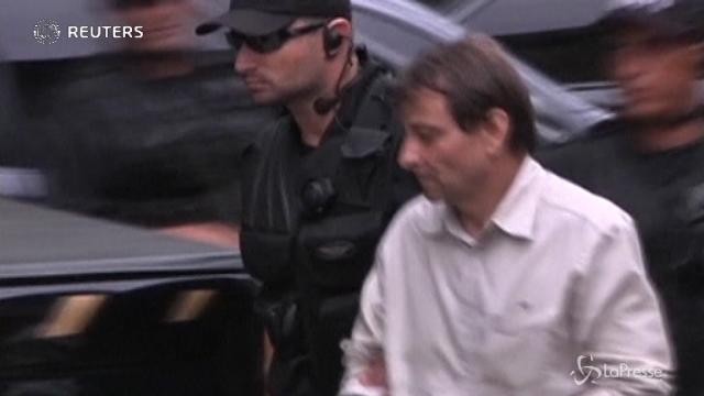 Battisti, bloccata l’estradizione