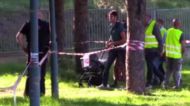 VIDEO M5s, Di Battista a Marino spinge il passeggino