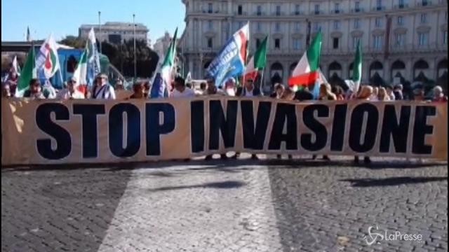 VIDEO Migranti, la destra in corteo a Roma
