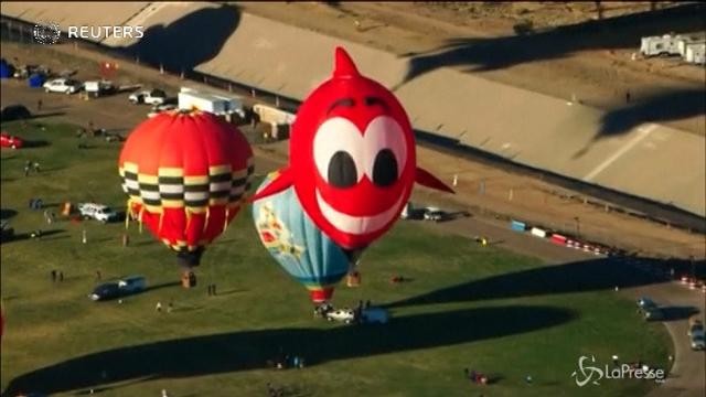Le mongolfiere colorano il cielo del New Mexico