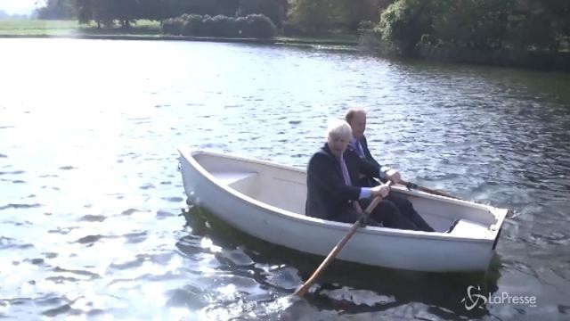 Boris Johnson porta i ministri degli Esteri…in barca a remi