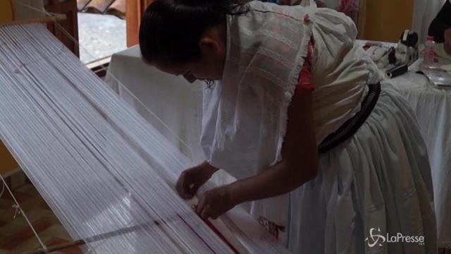 Lupita, la sarta messicana che cuce e ricama a mano da oltre 30 anni