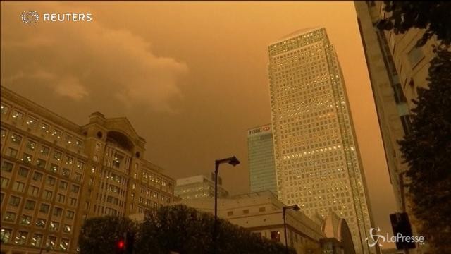 Arriva Ofelia, il cielo britannico si tinge di giallo