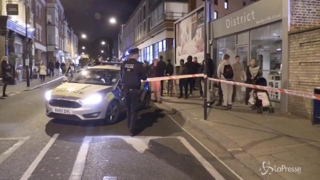 Londra, tre uomini accoltellati a Parsons Green: un morto